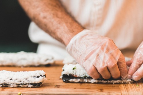 Evita el uso de guantes de látex en la empresa alimentaria - La Viña